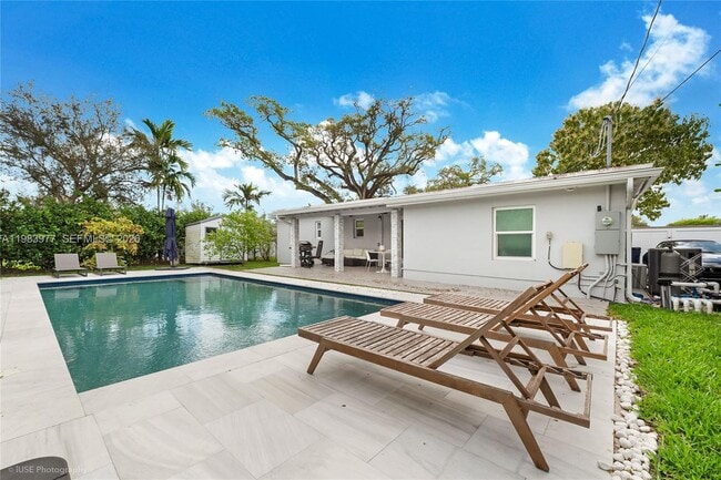 Building Photo - 7235 SW 39th St