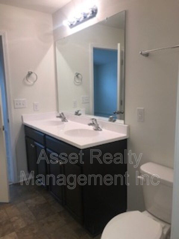 Building Photo - 2545 Cottonwood Dr
