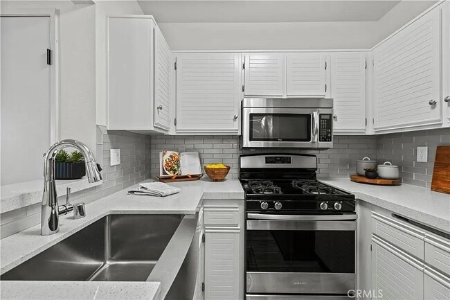 Building Photo - 24143 Del Monte Dr.