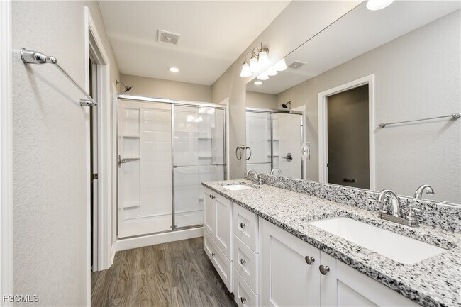 Building Photo - 621 NW 37th Pl