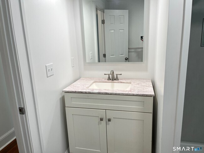 Building Photo - 446 Old Stratfield Rd