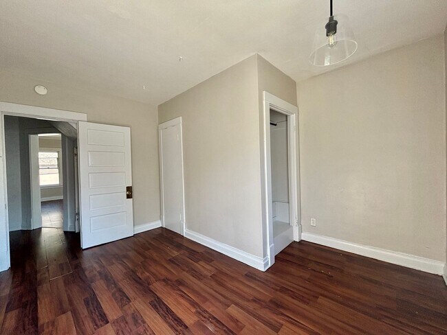 Building Photo - 802-806 Cedar