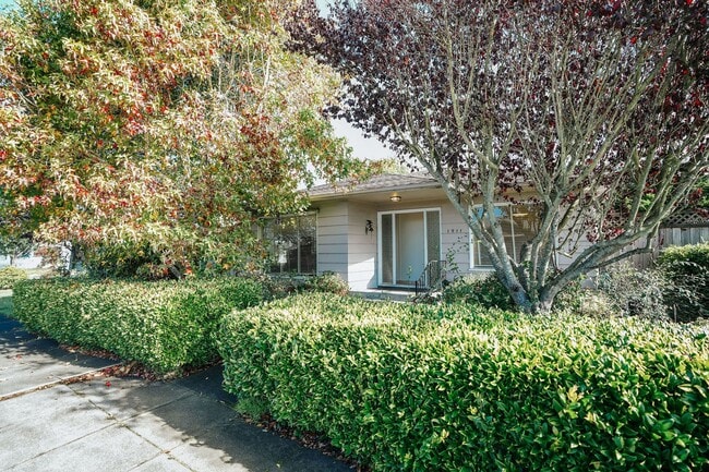 Building Photo - 1911 H St