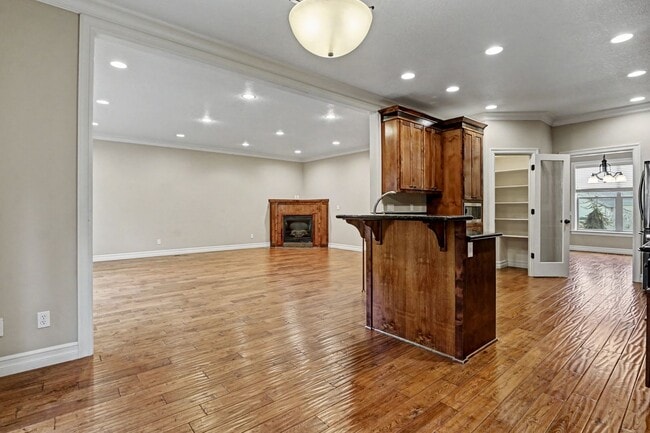 Building Photo - 4 bed, 2.5 bath Two-Story Home in West Salem