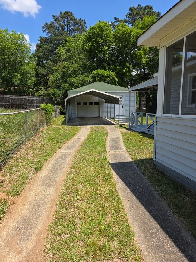Building Photo - 3 Bedroom, 1 Bathroom Rental