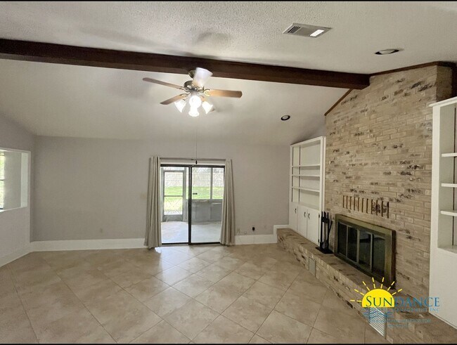 Building Photo - Charming 3-Bedroom Brick Home in Bluewater Bay Community, Caribbean East