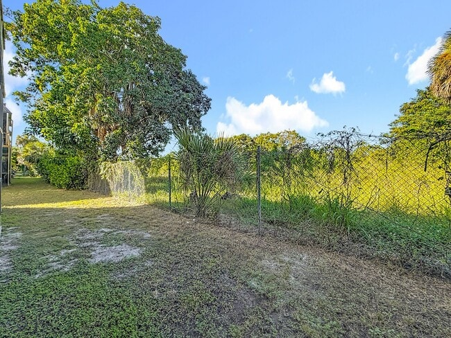 Building Photo - Newly remodeled  2 BEDROOM 2 BATH