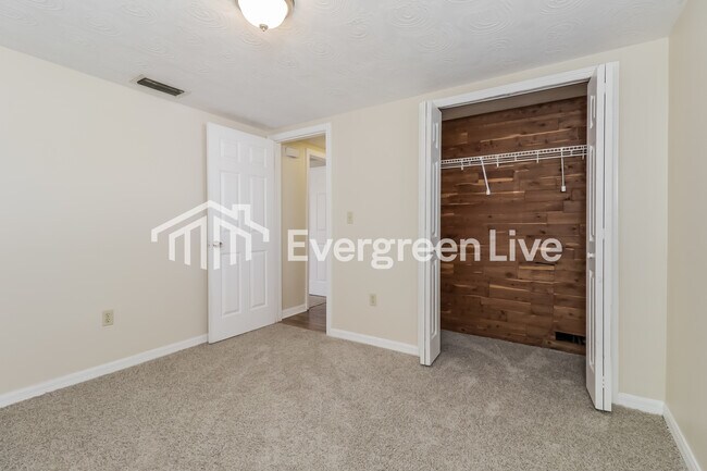 Building Photo - 3537 Seffner Dr