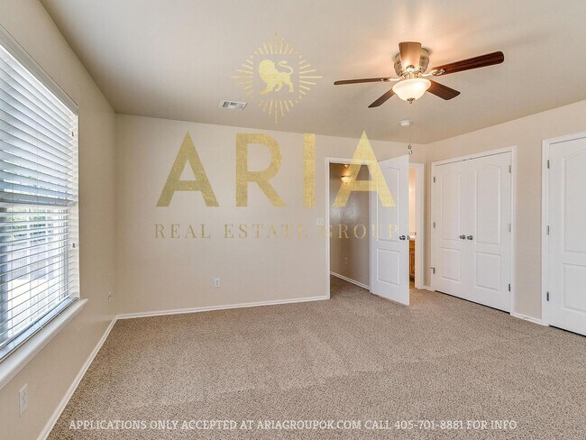 Building Photo - *611-613 Welston Cr.