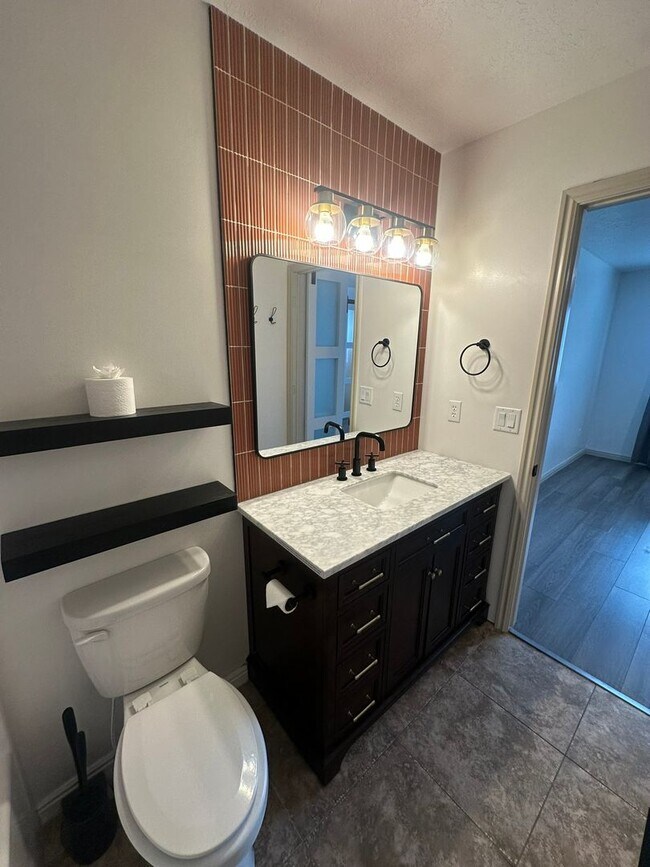 Building Photo - $1,000 Amazon Gift Card Upon Move-In | Spacious 3 Bed / 2.5 Bath Home in South Weber