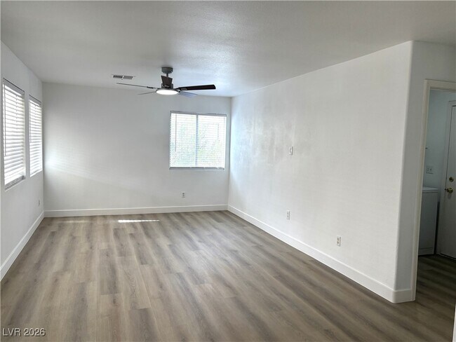 Building Photo - 7383 W Diablo Dr