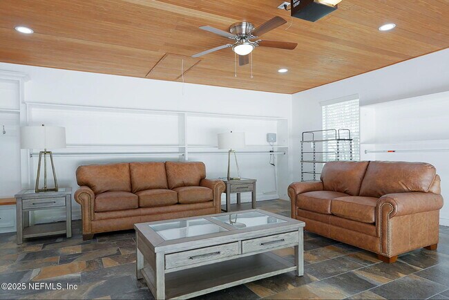 Building Photo - 526 Oakmont Dr