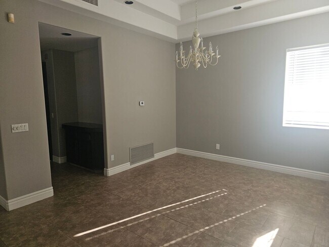 Building Photo - 3 bd 2.5 bth north east scottsdale home with pool
