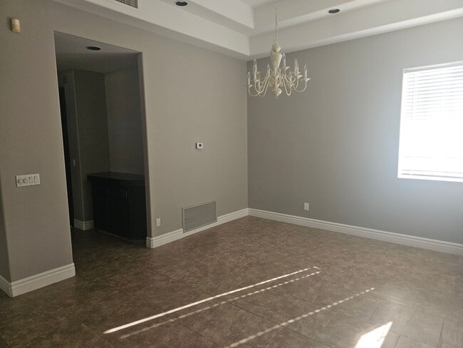 Building Photo - 4 bd 2.5 bth north east scottsdale home with pool
