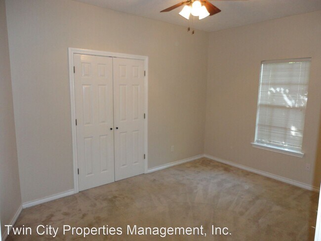 Building Photo - 4 br, 2 bath House - 1712 Laura Ln.