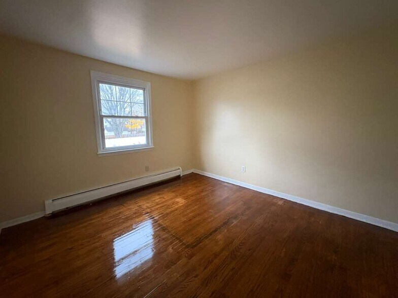 Building Photo - 880 First Ave