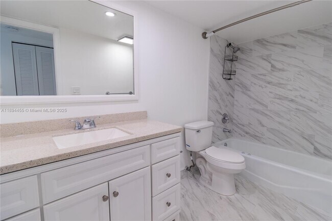 Building Photo - 14611 N Kendall Dr