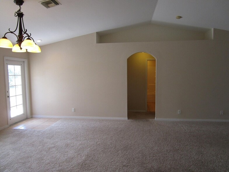 Building Photo - Coming mid Aug   3/2  Home