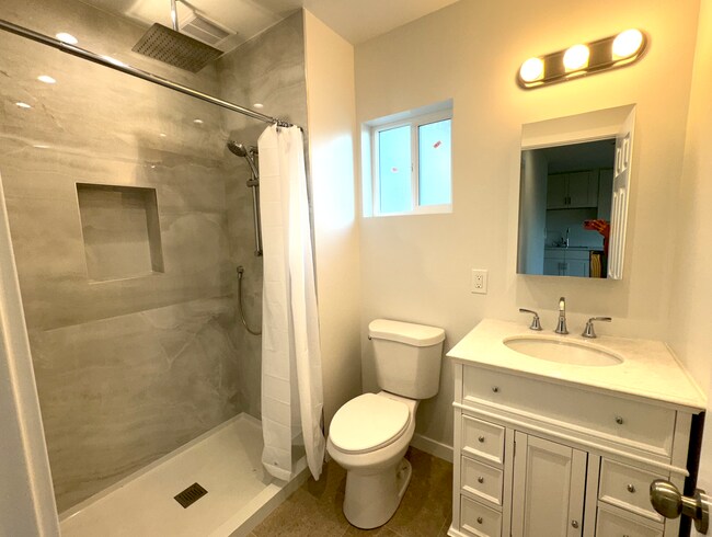 Building Photo - Canyon View Duplex w/ utilities (electric) included