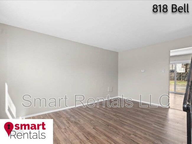 Building Photo - 818 Bell Ave