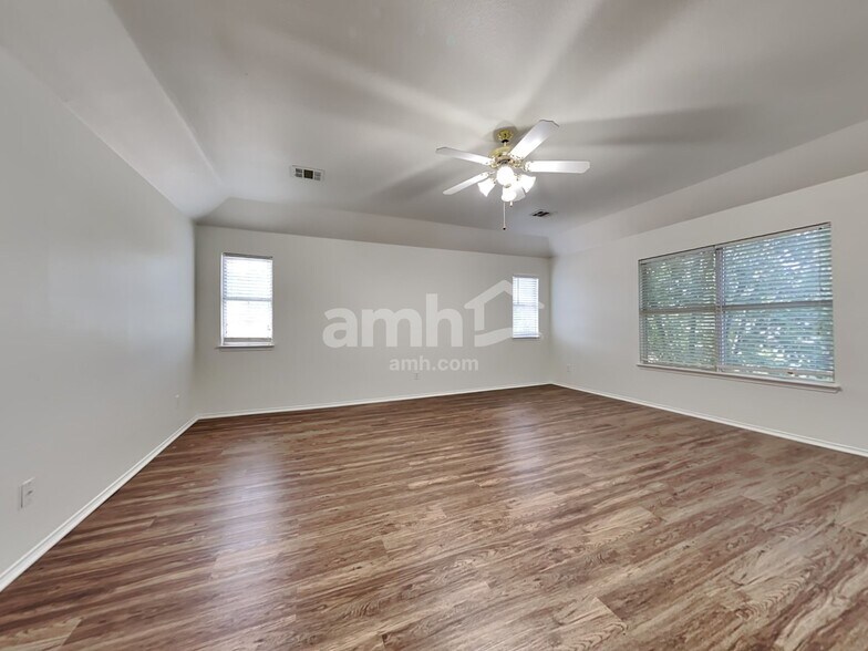 Building Photo - 7017 Chaucer Dr