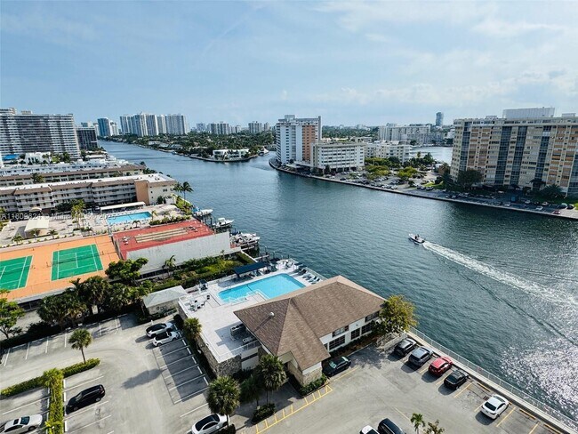 Building Photo - 1833 S Ocean Dr