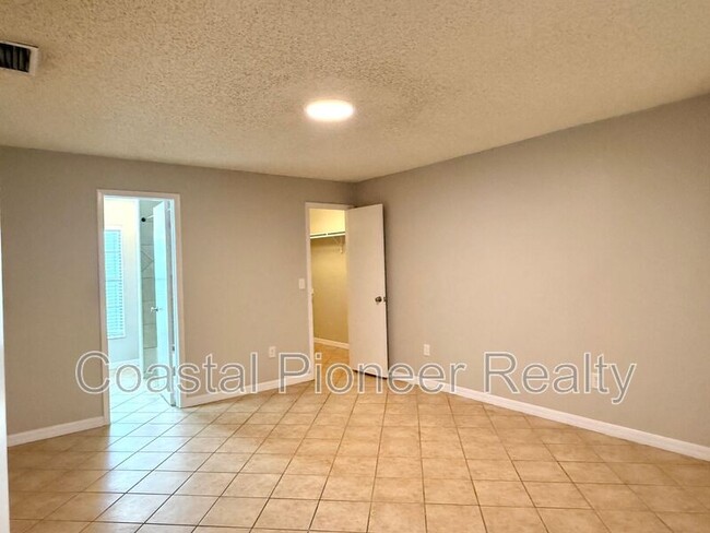 Building Photo - 1412 High Knoll Dr
