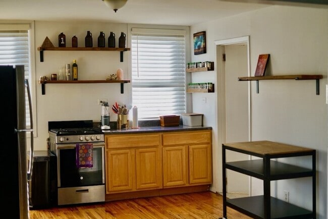 Building Photo - 119 Columbia St