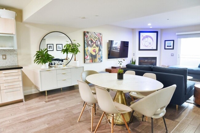 Building Photo - OCEAN VIEWS - 2BD/2.5BA Condo in the Heart of Oceanside