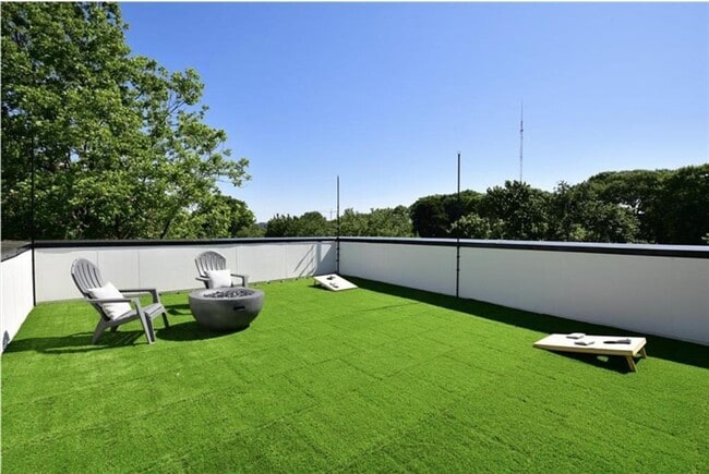 Building Photo - 536 Highland Ave NE