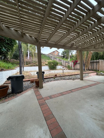 Building Photo - 23604 Tarara Dr