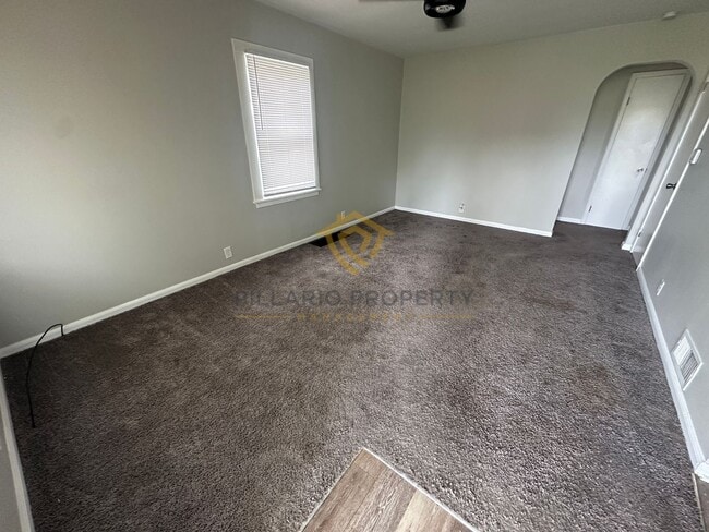 Building Photo - Cozy Brick 2 Bedroom Home with Updated Int...