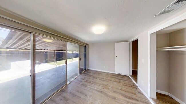 Building Photo - 5577 Mary Ln Dr