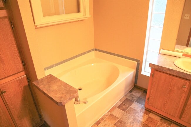 Building Photo - 3 Bed 2 Bath Home Some Utilities Included