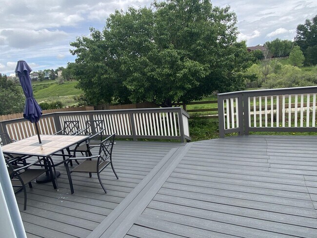 Building Photo - 11960 Meadowood Ln