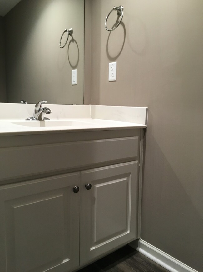Building Photo - 3 Bed 2 Car Townhome in Grain Valley