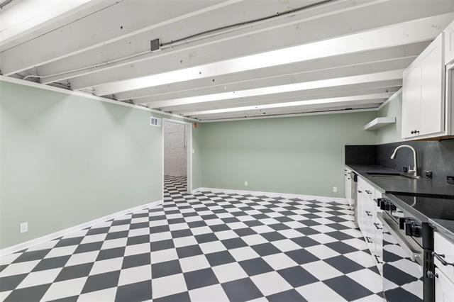 Building Photo - 306 S Walton St