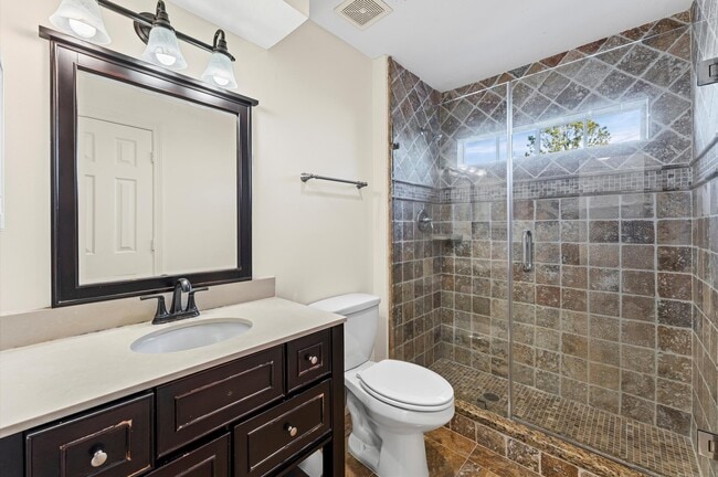 Building Photo - 1914 Rosebay Ct