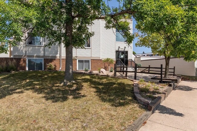 Building Photo - 10720 Rockford Rd