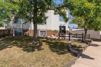 Building Photo - 10720 Rockford Rd