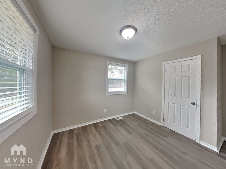 Building Photo - 406 Blair Villa Dr SE