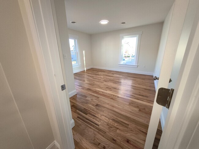 Building Photo - 386 Union Ave