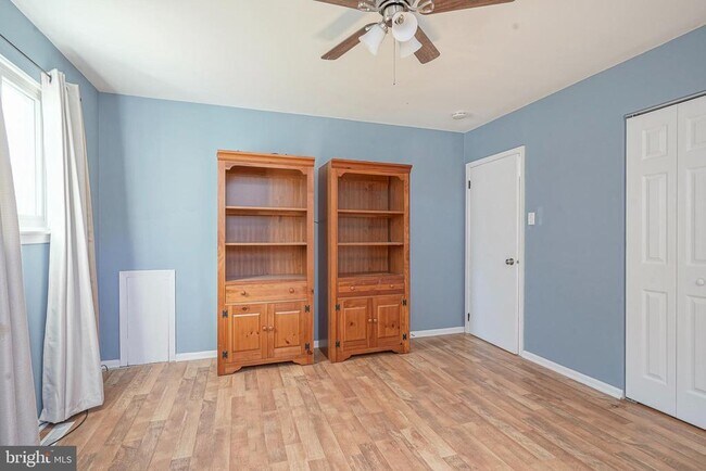 Building Photo - 1600 Holly Pkwy