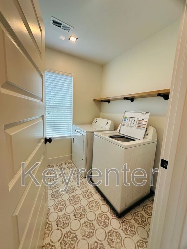 Building Photo - 1406 Lantana Ln NW