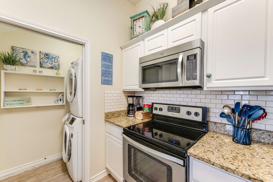 Building Photo - 15213 Beach Way Dr