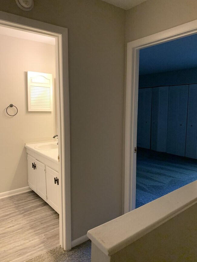 Building Photo - 2 BR/1.5 BA West Lake Townhome Near Dolley Madison