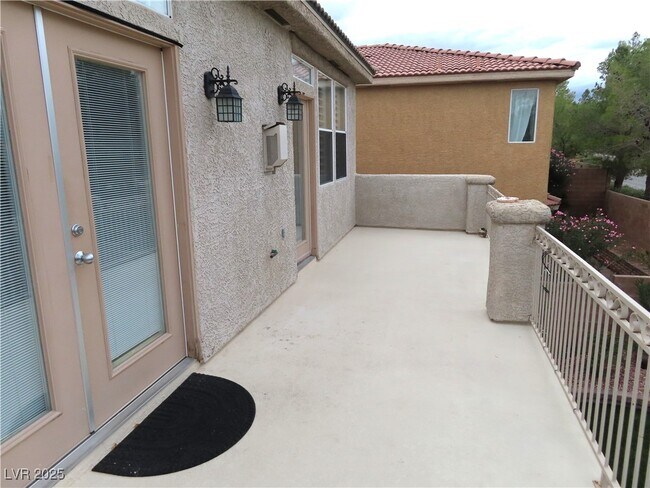 Building Photo - 4318 Via Dana Ave