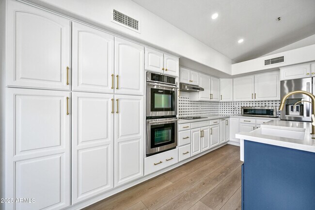 Building Photo - 12810 E Yucca St