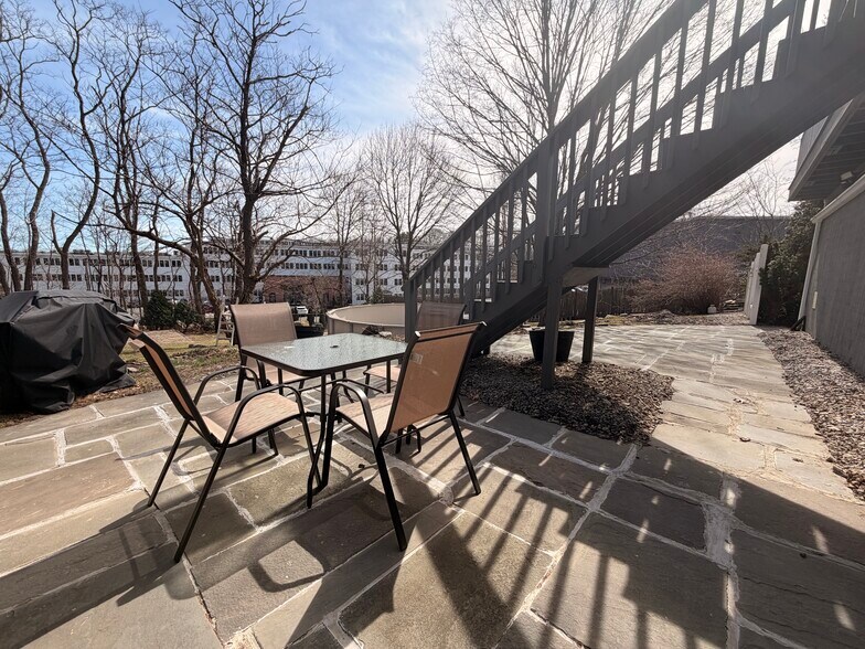 Building Photo - 532 East St