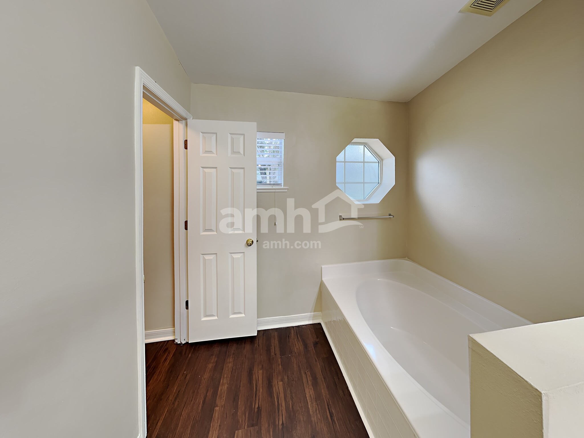 Building Photo - 4045 Half Moon Cir